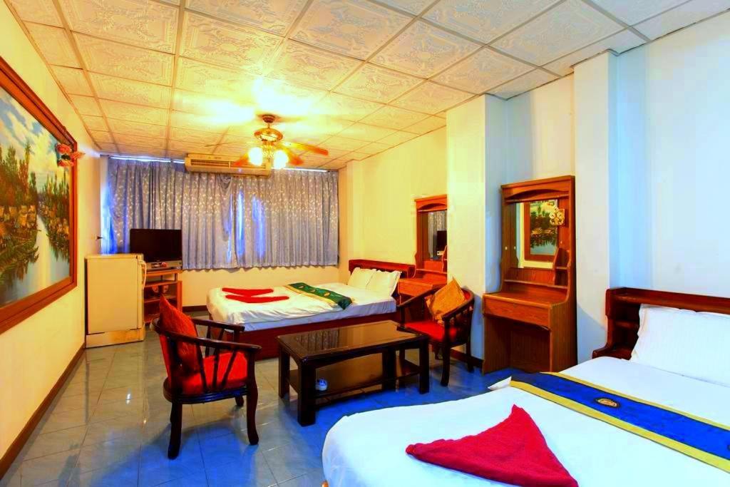 Walking Street Encore Hotel Pattaya Bagian luar foto
