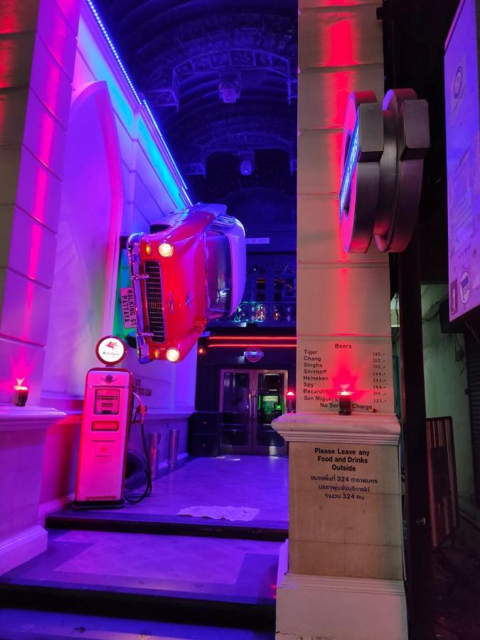 Walking Street Encore Hotel Pattaya Bagian luar foto